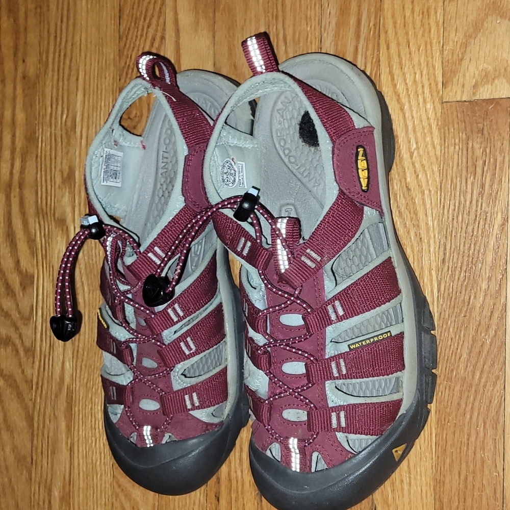 Keen shoes size 8
